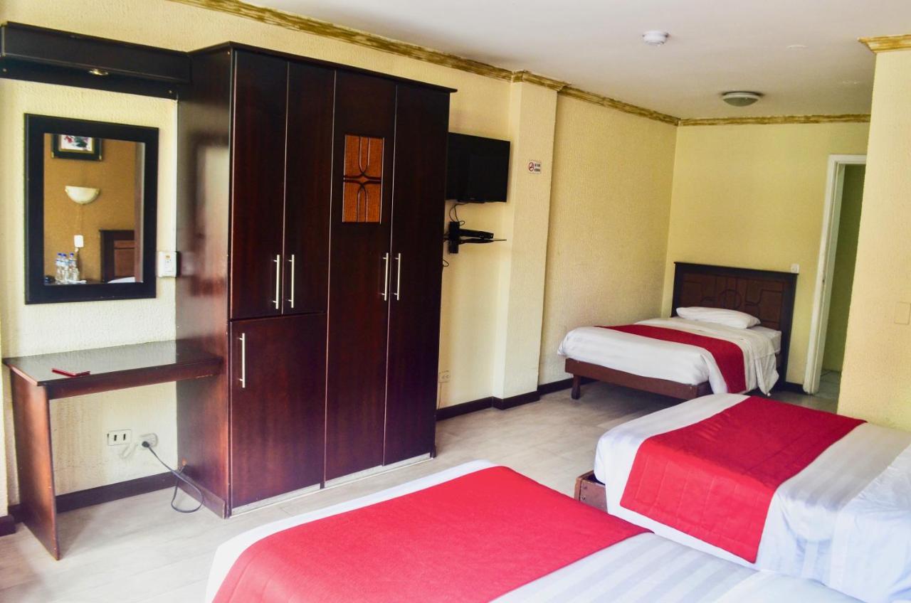 Hotel Imperial Ambato Bagian luar foto