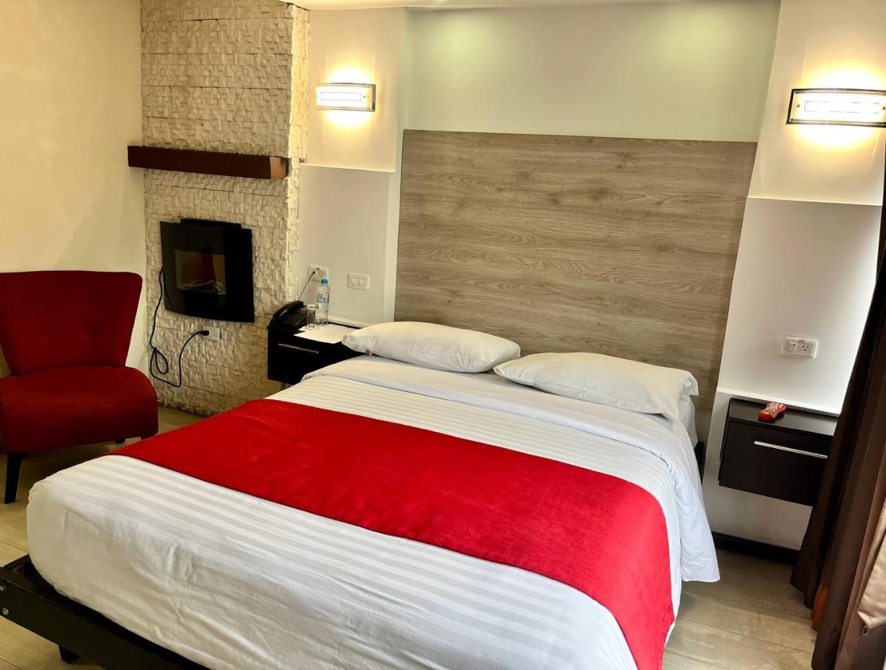 Hotel Imperial Ambato Bagian luar foto