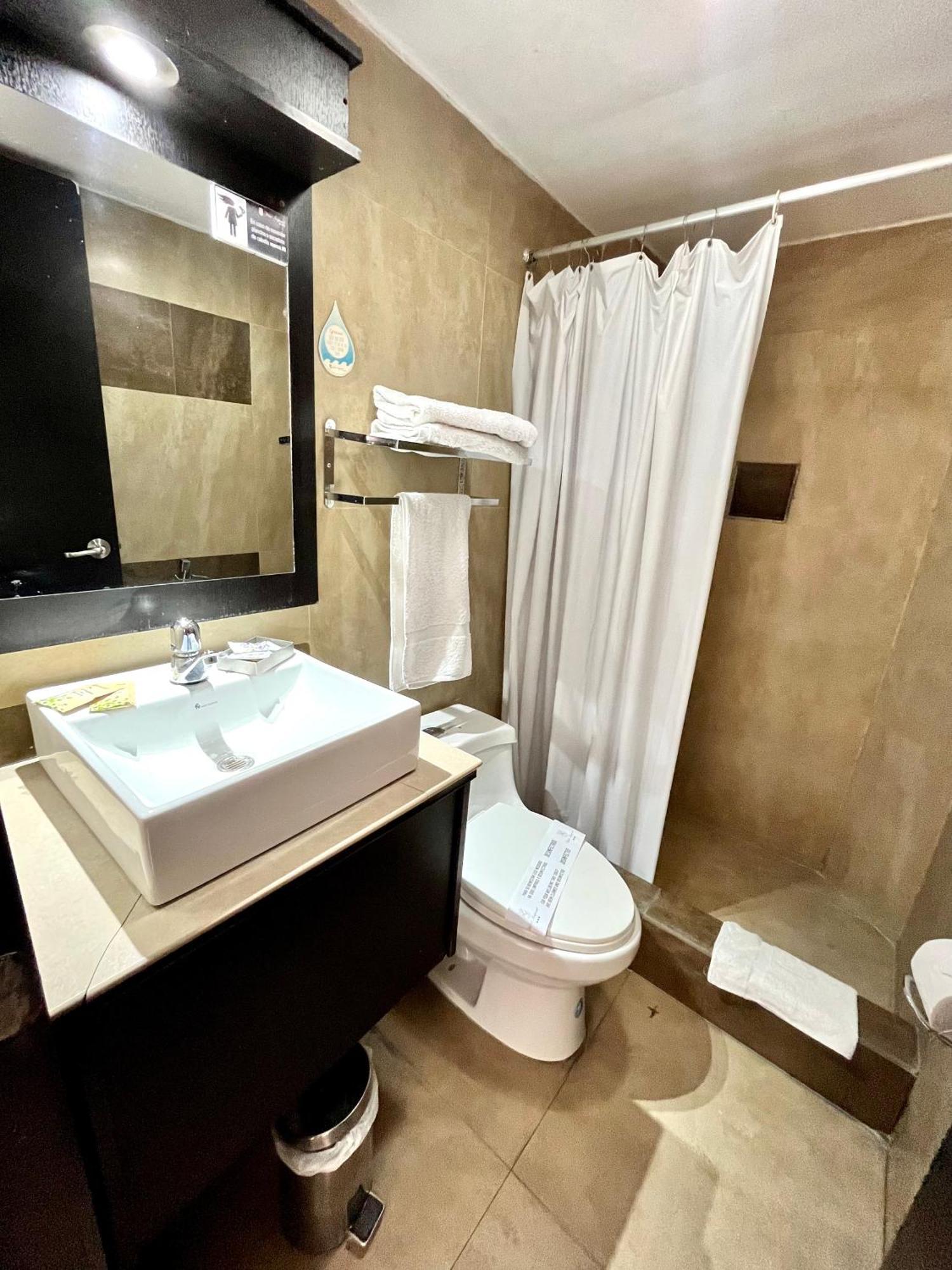 Hotel Imperial Ambato Bagian luar foto