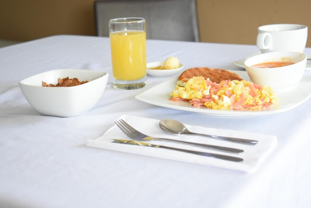 Hotel Imperial Ambato Bagian luar foto